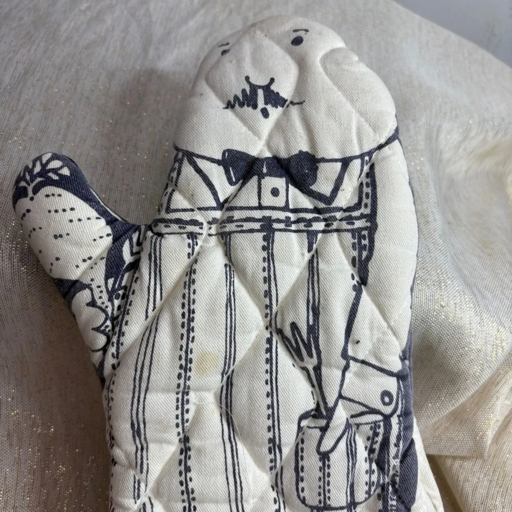 Quirky Gentleman Oven Mitt Potholder Chef Kitchen Novelty Print